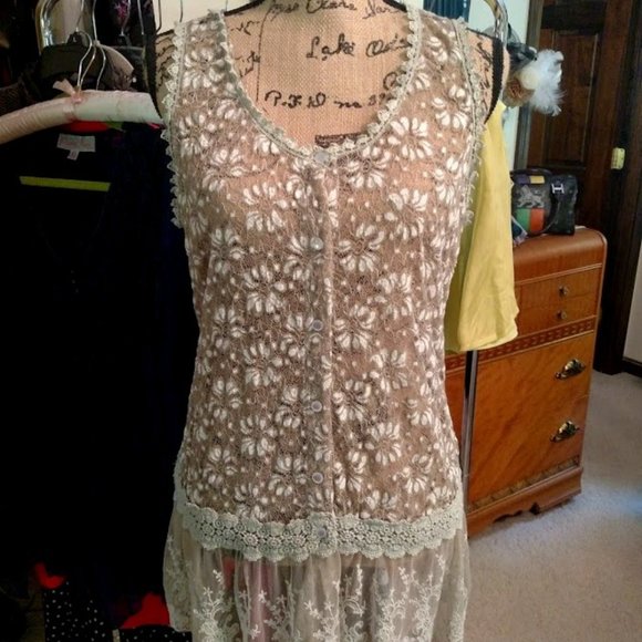 Young Essence Lace Button Up Sleeveless Top - Picture 1 of 8